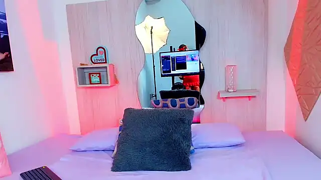 Snapshot of ZaraRousse chatting on October 9, 3:29 am ZaraRousse online show from October 9, 3:29 am