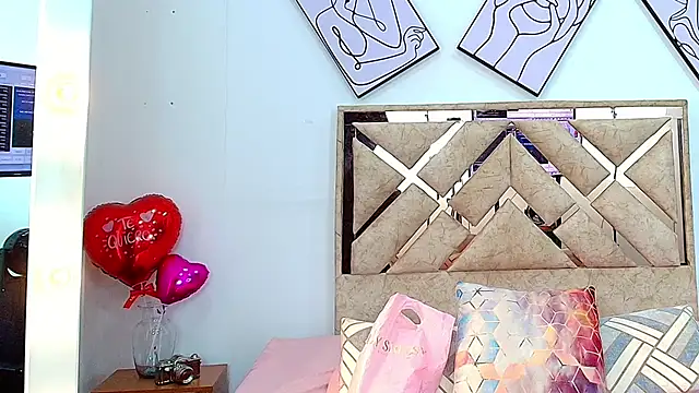 Snapshot of ZaraRousse chatting on December 4, 3:16 am ZaraRousse online show from December 4, 3:16 am