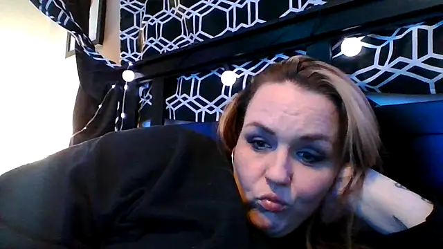 Snapshot of RubyRose33 chatting on March 19, 6:24 am RubyRose33 online show from March 19, 6:24 am