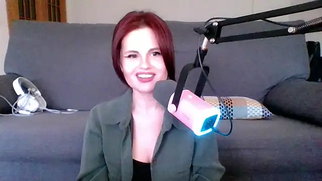Snapshot of Della_Ideal chatting on March 9, 6:11 pm Della Ideal online show from March 9, 6:11 pm
