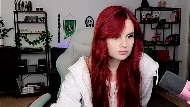 Della Ideal online show from March 23, 6:30 pm