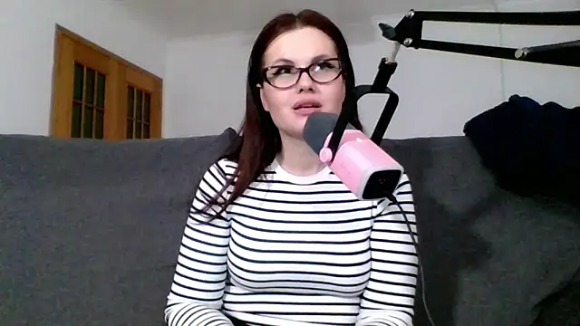 Snapshot of Della_Ideal chatting on March 16, 10:31 pm Della Ideal online show from March 16, 10:31 pm
