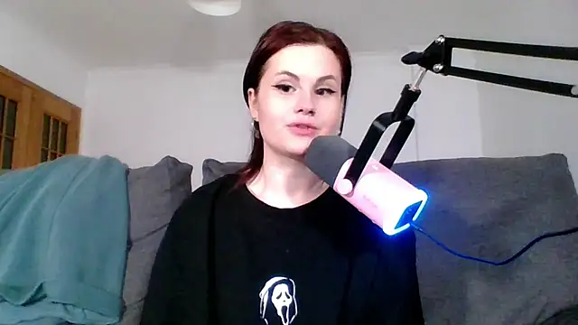 Snapshot of Della_Ideal chatting on March 10, 9:18 pm Della Ideal online show from March 10, 9:18 pm