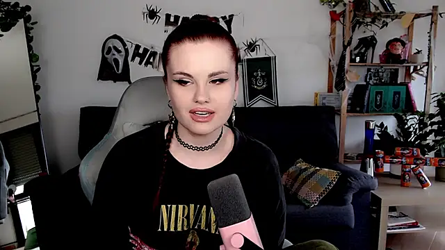 Della Ideal online show from November 3, 9:02 am