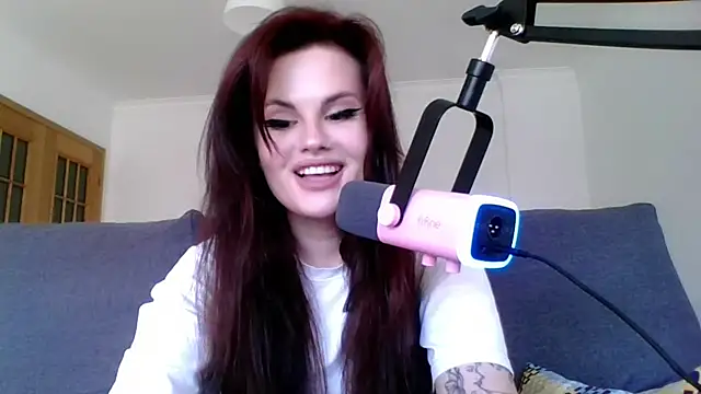 Snapshot of Della_Ideal chatting on March 11, 2:51 pm Della Ideal online show from March 11, 2:51 pm