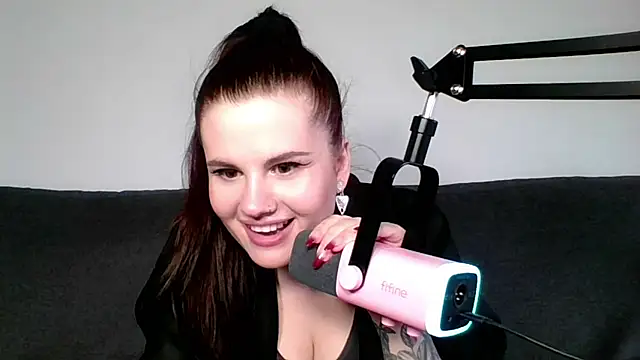 Snapshot of Della_Ideal chatting on March 19, 12:12 pm Della Ideal online show from March 19, 12:12 pm