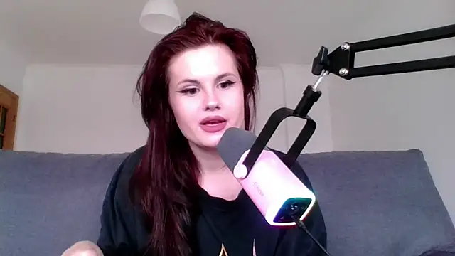 Snapshot of Della_Ideal chatting on March 5, 2:34 pm Della Ideal online show from March 5, 2:34 pm