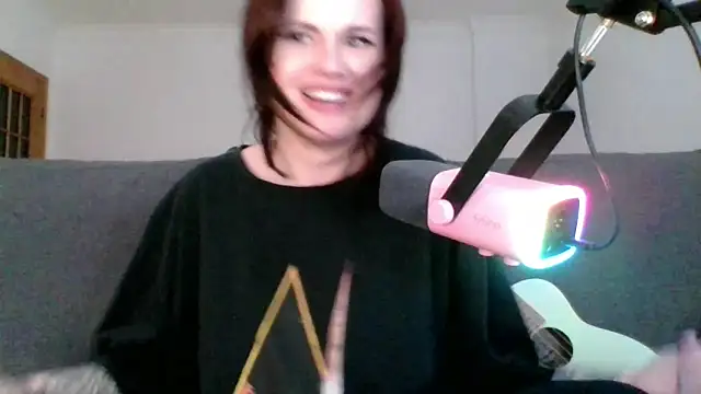 Snapshot of Della_Ideal chatting on March 5, 8:42 pm Della Ideal online show from March 5, 8:42 pm