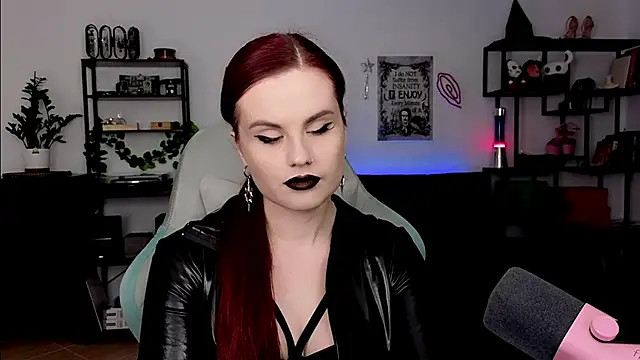 Della Ideal online show from March 24, 7:25 pm