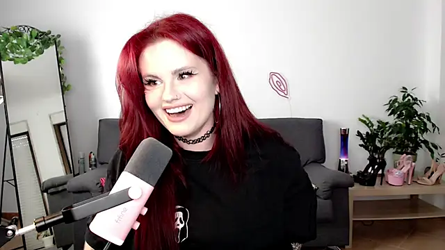 Snapshot of Della_Ideal chatting on September 10, 5:45 pm Della Ideal online show from September 10, 5:45 pm