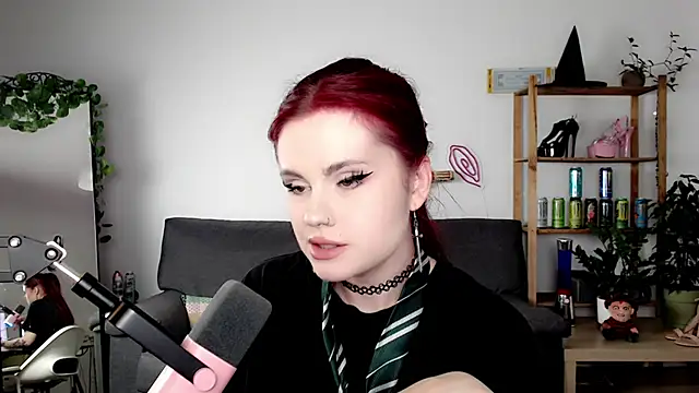 Snapshot of Della_Ideal chatting on September 21, 6:46 pm Della Ideal online show from September 21, 6:46 pm