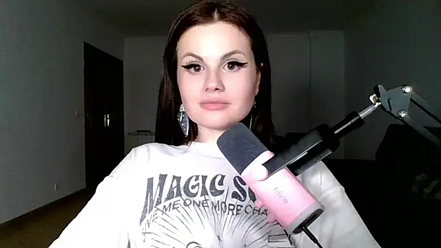 Snapshot of Della_Ideal chatting on March 17, 9:24 pm Della Ideal online show from March 17, 9:24 pm