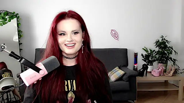 Snapshot of Della_Ideal chatting on September 13, 5:13 pm Della Ideal online show from September 13, 5:13 pm