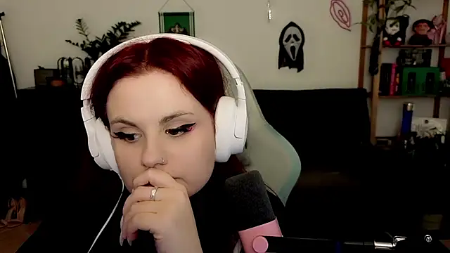 Della Ideal online show from December 13, 8:04 pm