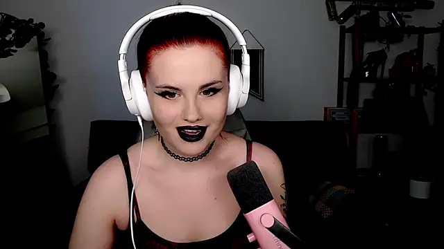 Della Ideal online show from November 8, 6:00 pm