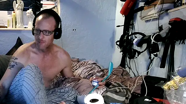 Snapshot of PornStro921 chatting on December 20, 8:28 am PornStro921 online show from December 20, 8:28 am