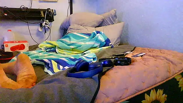 Snapshot of PornStro921 chatting on March 1, 8:53 pm PornStro921 online show from March 1, 8:53 pm