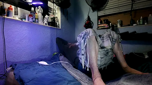 Snapshot of PornStro921 chatting on January 17, 11:58 am PornStro921 online show from January 17, 11:58 am