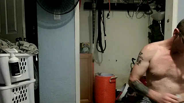 Snapshot of PornStro921 chatting on December 14, 8:09 am PornStro921 online show from December 14, 8:09 am