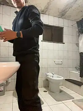 rogerdik76 online show from February 6, 6:31 am