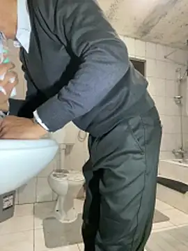 rogerdik76 online show from February 9, 6:22 am