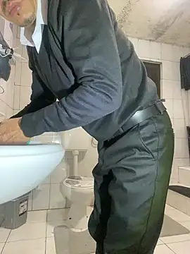 rogerdik76 online show from February 11, 6:35 am