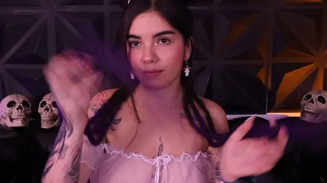 DaphneGlas online show from October 25, 12:50 pm