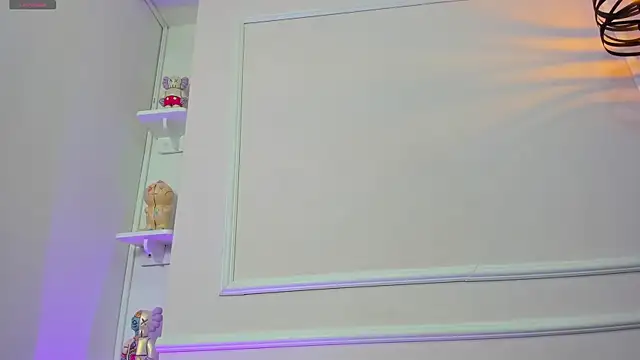 Snapshot of DaphneGlas chatting on March 21, 11:23 pm DaphneGlas online show from March 21, 11:23 pm