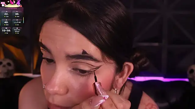 DaphneGlas online show from October 31, 1:08 pm