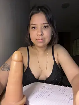 KiaraCut online show from March 29, 1:07 am