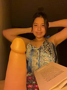 KiaraCut online show from March 31, 1:51 am