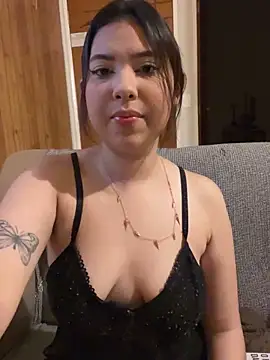 KiaraCut online show from April 7, 10:11 pm