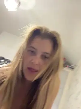 Busty-smiley-miley online show from October 2, 9:29 pm