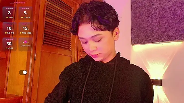 Snapshot of Dante_bre chatting on October 7, 12:06 pm Dante bre online show from October 7, 12:06 pm
