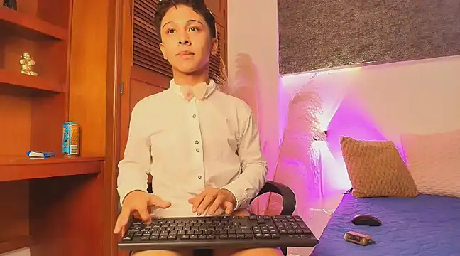 Snapshot of Dante_bre chatting on March 7, 3:49 pm Dante bre online show from March 7, 3:49 pm