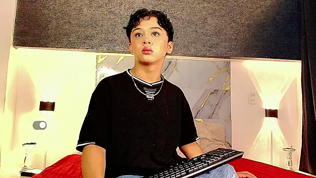 Snapshot of Dante_bre chatting on October 5, 1:02 pm Dante bre online show from October 5, 1:02 pm
