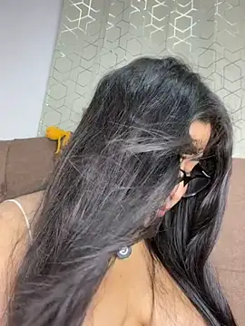 virginbrunette99 online show from May 13, 5:36 am