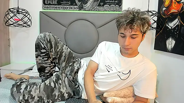 Snapshot of buddy_whitte chatting on October 28, 12:04 pm buddy whitte online show from October 28, 12:04 pm