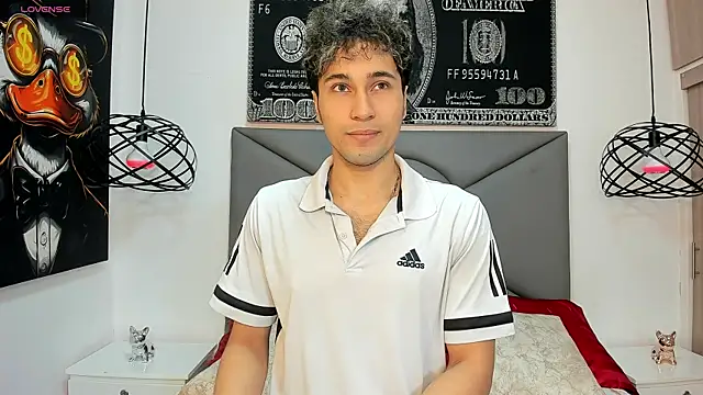 Snapshot of buddy_whitte chatting on December 16, 12:31 pm buddy whitte online show from December 16, 12:31 pm