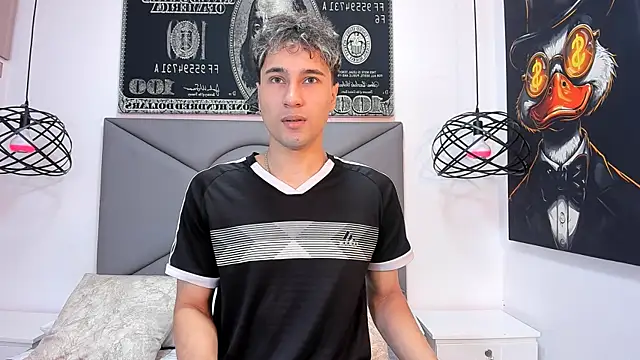 Snapshot of buddy_whitte chatting on November 9, 11:47 am buddy whitte online show from November 9, 11:47 am