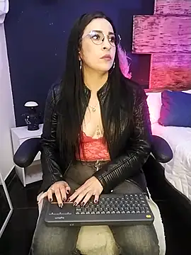 Snapshot of Bella_williamss_ chatting on March 5, 11:38 pm Bella williamss online show from March 5, 11:38 pm
