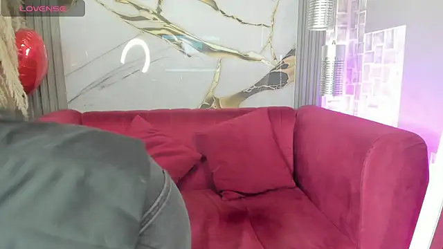 Bella williamss  online show from December 3, 7:24 pm