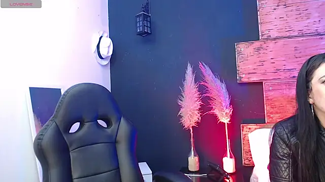 Snapshot of Bella_williamss_ chatting on March 5, 8:32 pm Bella williamss online show from March 5, 8:32 pm
