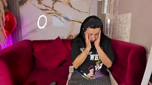 Bella williamss  online show from November 18, 7:50 pm