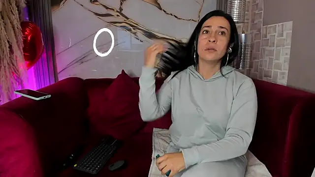 Bella williamss  online show from November 27, 8:31 pm