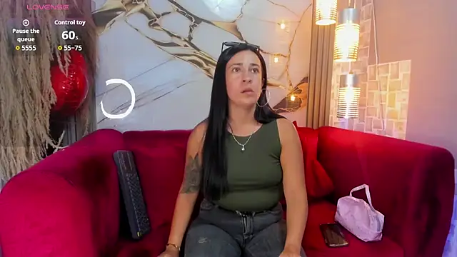Snapshot of Bella_williamss_ chatting on June 9, 7:48 pm Bella williamss online show from June 9, 7:48 pm