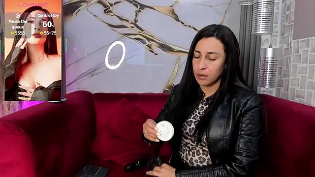 Bella williamss  online show from October 27, 8:10 pm