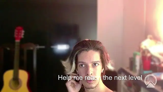 Snapshot of blondetwink chatting on April 7, 4:25 am blondetwink online show from April 7, 4:25 am