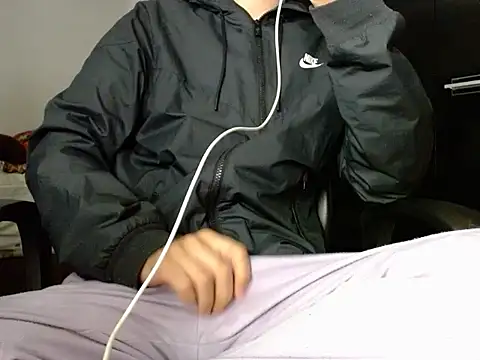 Snapshot of blondetwink chatting on June 21, 3:29 pm blondetwink online show from June 21, 3:29 pm