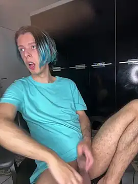 Snapshot of blondetwink chatting on June 4, 10:36 pm blondetwink online show from June 4, 10:36 pm
